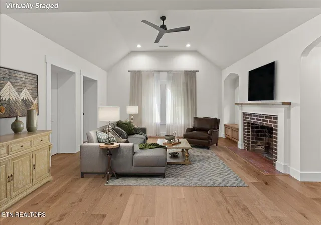 Photo 3 of Sale Pending at 5702 Woodburn Dr, Knoxville, TN 37919 | MLS# 1347061 | Listing updated on 2026-07-23