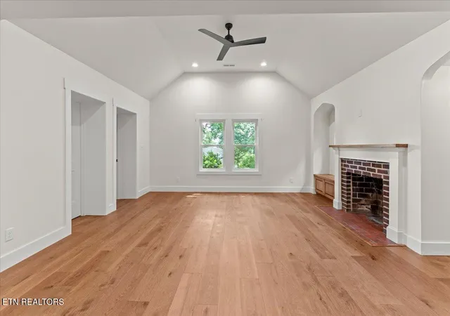 Photo 4 of Sale Pending at 5702 Woodburn Dr, Knoxville, TN 37919 | MLS# 1347061 | Listing updated on 2026-07-23