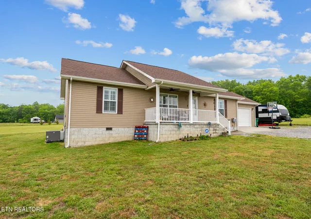 Homes for sale in Jamestown, TN | 233 Georgee Rd, Jamestown, TN 38556 | MLS# 1346253