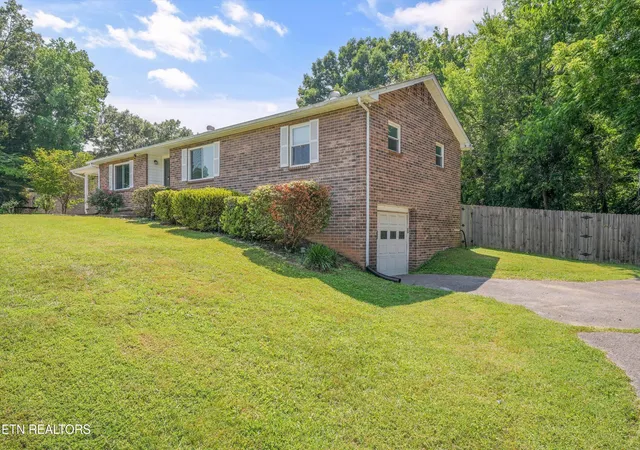 Homes for sale in Rockwood, TN | 128 Rhonda Wy, Rockwood, TN 37854 | MLS# 1346267
