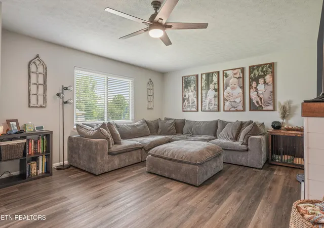 3rd image of 128 Rhonda Wy, Rockwood, TN 37854 | MLS# 1346267