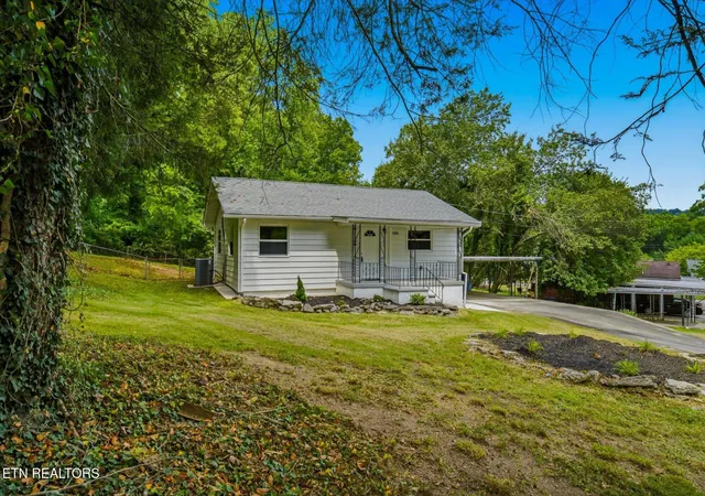 Homes for sale in Oak Ridge, TN | 100 Delaware Ave, Oak Ridge, TN 37830 | MLS# 1346281