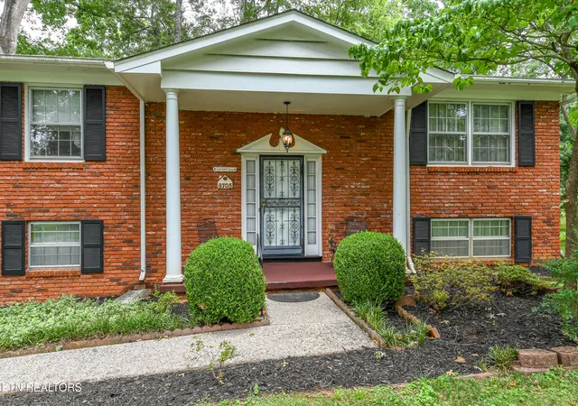 3rd image of 8705 Longmeade Dr, Knoxville, TN 37923 | MLS# 1346376