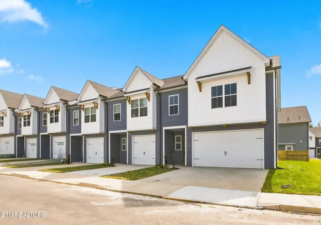 Photo 3 of Single family home for sale at 1618 Lateglow Way, Knoxville, TN 37931 | MLS# 1346303 | Listing updated on 2026-09-12