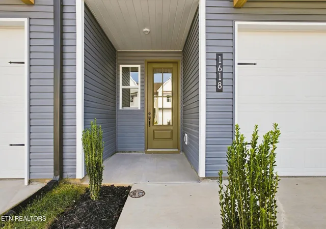 Photo 3 of Single family home for sale at 1618 Lateglow Way, Knoxville, TN 37931 | MLS# 1346303 | Listing updated on 2026-09-12