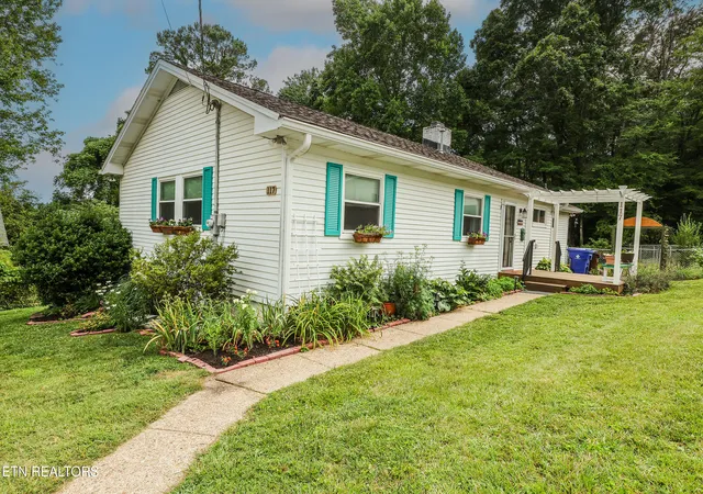 Homes for sale in Oak Ridge, TN | 117 Tabor Rd, Oak Ridge, TN 37830 | MLS# 1346629