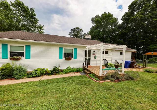 Homes for sale in Oak Ridge, TN | 117 Tabor Rd, Oak Ridge, TN 37830 | MLS# 1346629