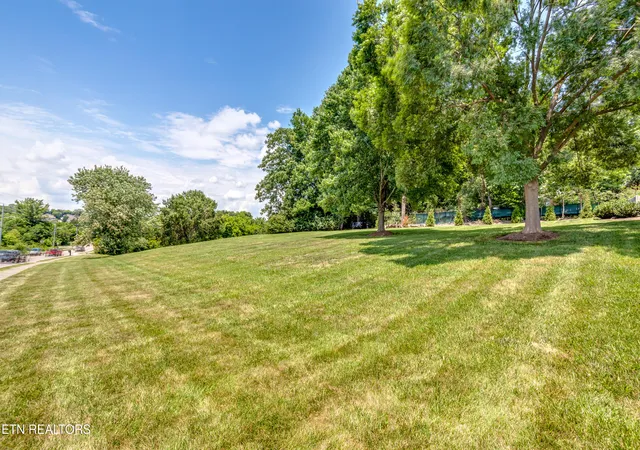 Photo 4 of Single family home for sale at 1980 Carpenters Grade Rd, Maryville, TN 37803 | MLS# 1346326 | Listing updated on 2026-06-29