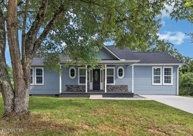 Homes for sale in Harriman, TN | 129 S Walden Dr, Harriman, TN 37748 | MLS# 1346323