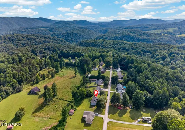 Homes for sale in Harriman, TN | 129 S Walden Dr, Harriman, TN 37748 | MLS# 1346323