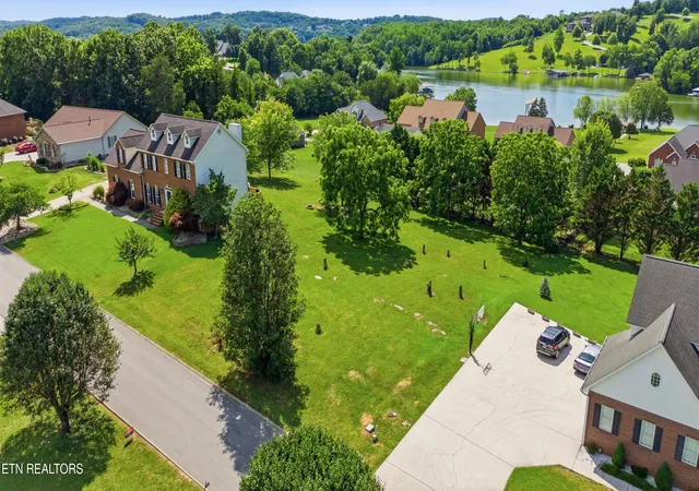 Homes for sale in Kingston, TN | 146 Hartford Village Wy, Kingston, TN 37763 | MLS# 1346358