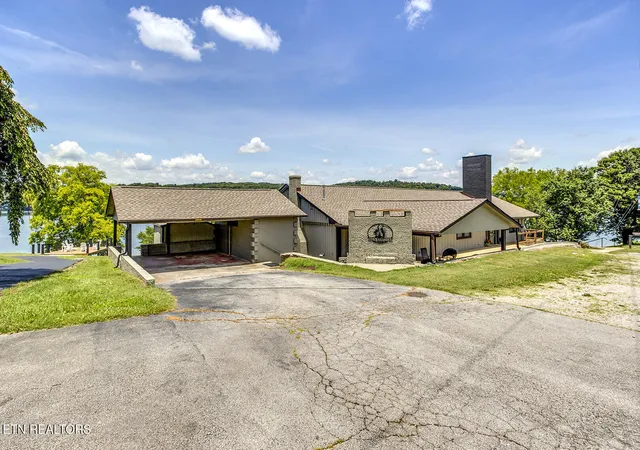Homes for sale in Kingston, TN | 1000 S Kentucky St, Kingston, TN 37763 | MLS# 1346350