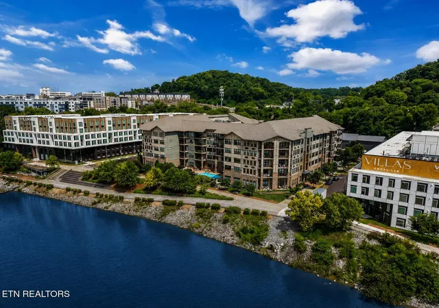 2nd image of 445 W Blount Ave, Knoxville, TN 37920