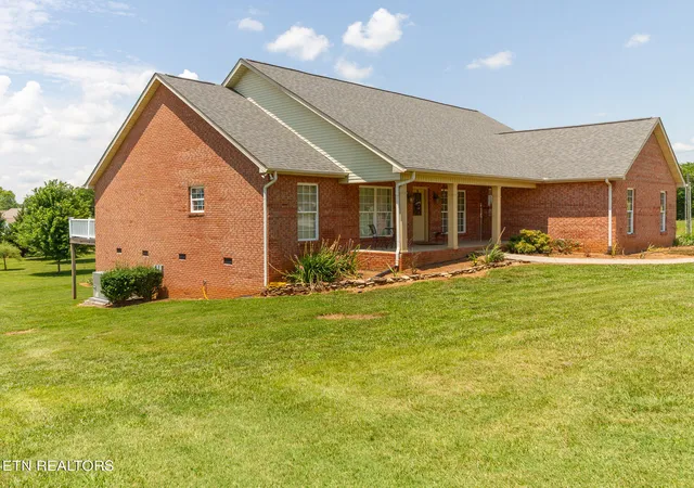 Photo 3 of Sale Pending at 602 Yellow Rose Ln, Maryville, TN 37803 | MLS# 1346387 | Listing updated on 2026-08-30
