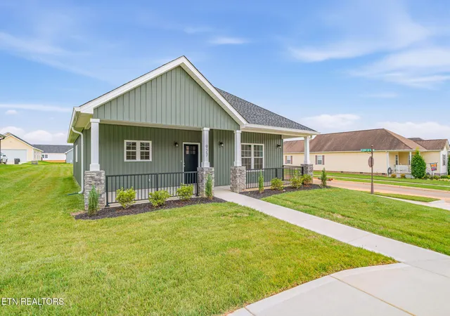3rd image of 927 Stratford Ave, Sweetwater, TN 37874 | MLS# 1347818