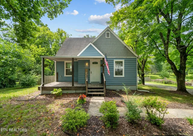 Photo 1 of Single family home for sale at 3518 Delrose Dr, Knoxville, TN 37914 | MLS# 1346415 | Listing updated on 2026-09-07