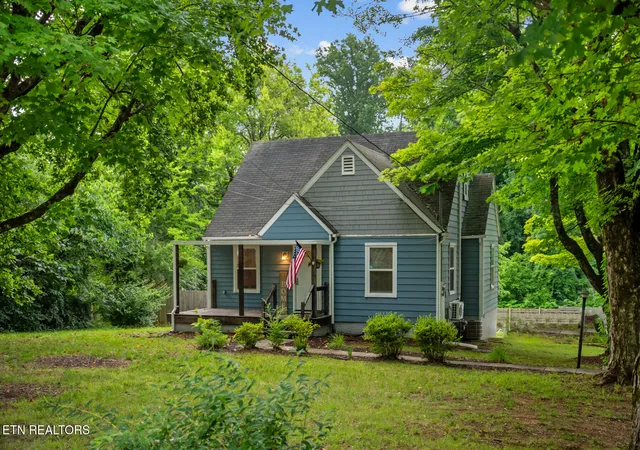Photo 3 of Single family home for sale at 3518 Delrose Dr, Knoxville, TN 37914 | MLS# 1346415 | Listing updated on 2026-09-07