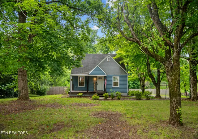 Photo 4 of Single family home for sale at 3518 Delrose Dr, Knoxville, TN 37914 | MLS# 1346415 | Listing updated on 2026-09-07