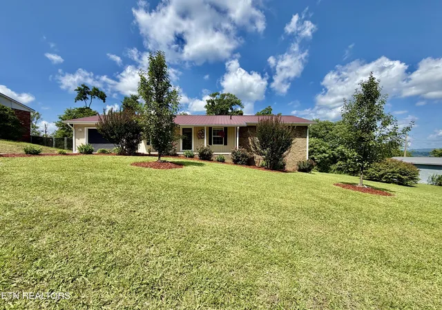 Homes for sale in Tazewell, TN | 618 Essary Rd, Tazewell, TN 37879 | MLS# 1346447