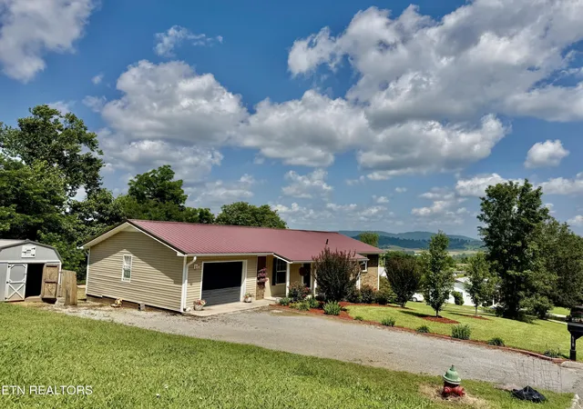 Homes for sale in Tazewell, TN | 618 Essary Rd, Tazewell, TN 37879 | MLS# 1346447