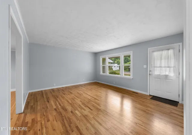 Photo 3 of Single family home for sale at 2001 Nandina Dr, Knoxville, TN 37912 | MLS# 1347659 | Listing updated on 2026-09-07