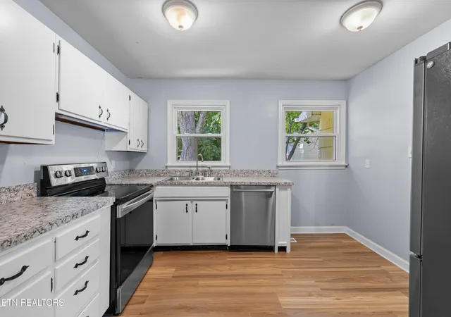 Photo 3 of Single family home for sale at 2001 Nandina Dr, Knoxville, TN 37912 | MLS# 1347659 | Listing updated on 2026-09-07