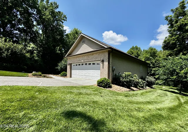 Photo 3 of Sale Pending at 232 Mialaquo Cir, Loudon, TN 37774 | MLS# 1346454 | Listing updated on 2026-10-02