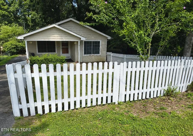 Photo 1 of Single family home for sale at 1919 Shasta Rd, Maryville, TN 37801 | MLS# 1346496 | Listing updated on 2026-08-28
