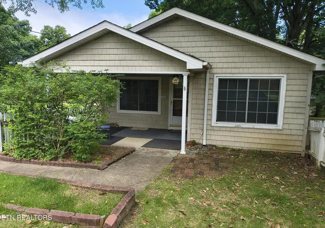 Photo 3 of Single family home for sale at 1919 Shasta Rd, Maryville, TN 37801 | MLS# 1346496 | Listing updated on 2026-08-28