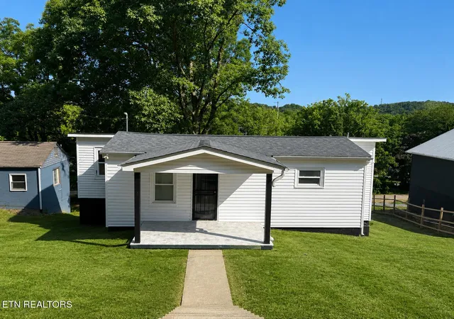 Homes for sale in Knoxville, TN | 4321 Lilac Ave, Knoxville, TN 37914 | MLS# 1346527
