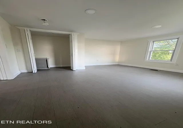 Photo 4 of Sale Pending at 4321 Lilac Ave, Knoxville, TN 37914 | MLS# 1346527 | Listing updated on 2026-09-14