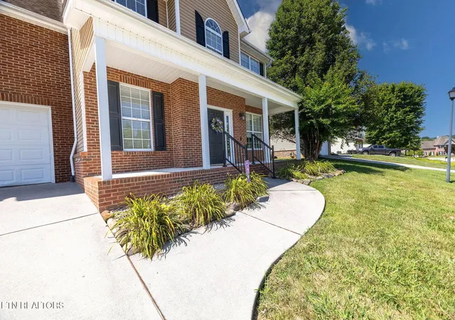 Homes for sale in Lenoir City, TN | 120 E Glenview Dr, Lenoir City, TN 37771 | MLS# 1347227