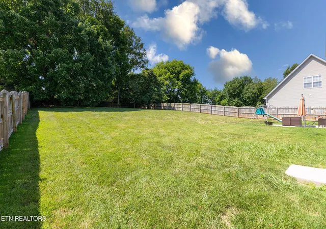 Homes for sale in Lenoir City, TN | 120 E Glenview Dr, Lenoir City, TN 37771 | MLS# 1347227