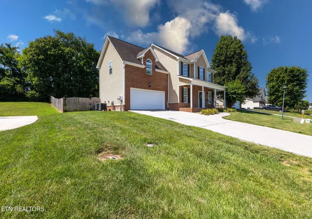Homes for sale in Lenoir City, TN | 120 E Glenview Dr, Lenoir City, TN 37771 | MLS# 1347227
