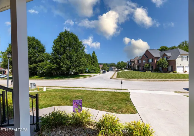 Homes for sale in Lenoir City, TN | 120 E Glenview Dr, Lenoir City, TN 37771 | MLS# 1347227