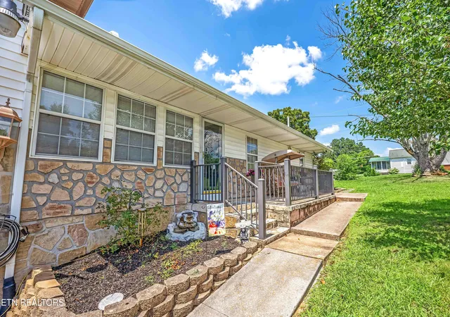 5th image of 958 W Hunt Rd, Alcoa, TN 37701 | MLS# 1346657