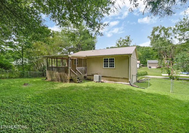 Photo 3 of Single family home for sale at 106 Willow Crk Rd, Wartburg, TN 37887 | MLS# 1346542 | Listing updated on 2026-10-08