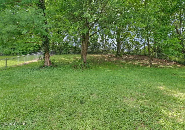 Photo 4 of Single family home for sale at 106 Willow Crk Rd, Wartburg, TN 37887 | MLS# 1346542 | Listing updated on 2026-10-08
