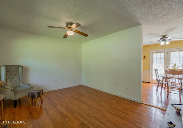 4th image of 210 Jackson Ln, Oliver Springs, TN 37840 | MLS# 1346880