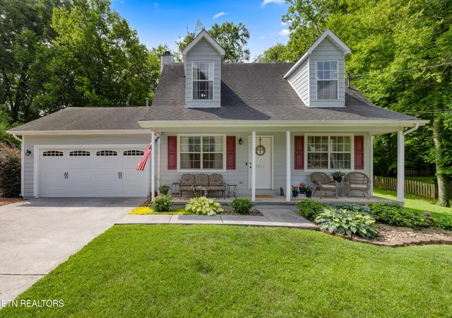 Photo 2 of Sale Pending at 8636 Barbee Ln, Knoxville, TN 37923 | MLS# 1346862 | Listing updated on 2026-09-01
