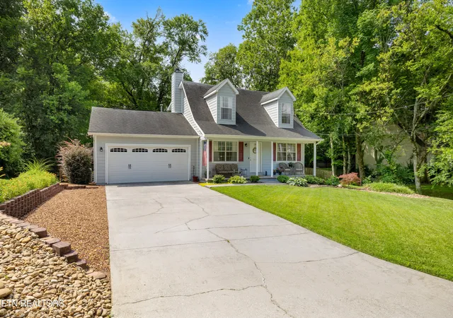 Photo 3 of Sale Pending at 8636 Barbee Ln, Knoxville, TN 37923 | MLS# 1346862 | Listing updated on 2026-09-01