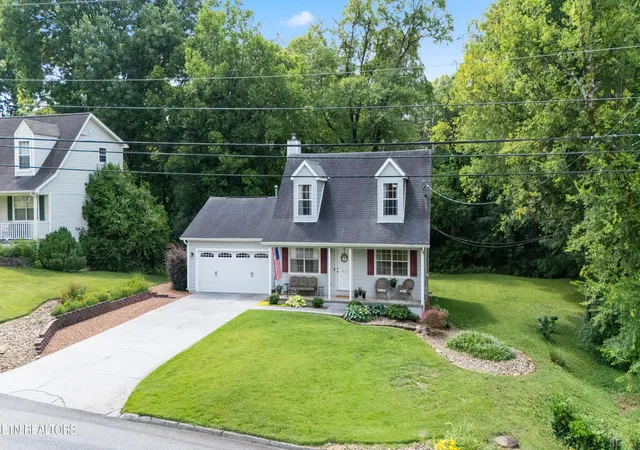 Photo 4 of Sale Pending at 8636 Barbee Ln, Knoxville, TN 37923 | MLS# 1346862 | Listing updated on 2026-09-01