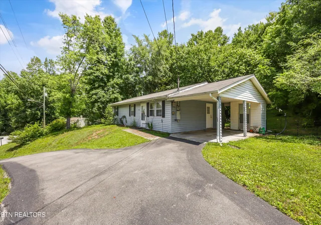 Homes for sale in Oliver Springs, TN | 534 Sleepy Hollow Rd, Oliver Springs, TN 37840 | MLS# 1346676