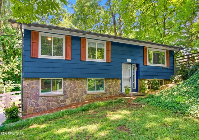 Photo 2 of Single family home for sale at 1508 Arrow Wood Rd, Knoxville, TN 37919 | MLS# 1346867 | Listing updated on 2026-09-11