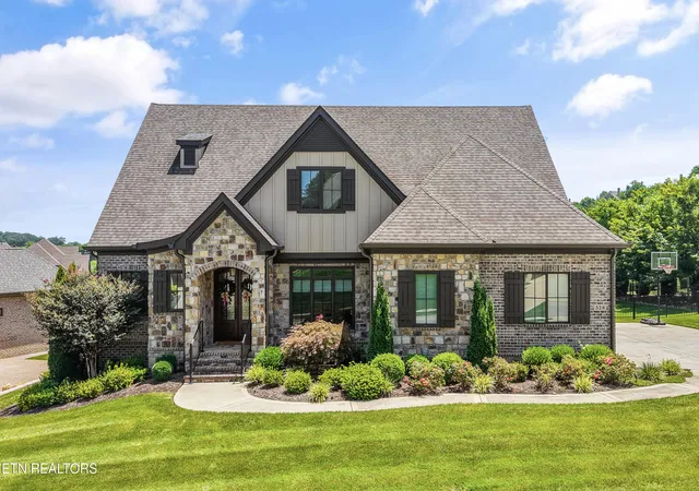 Photo 1 of Single family home for sale at 528 Larksong Dr, Farragut, TN 37934 | MLS# 1347395 | Listing updated on 2026-10-06