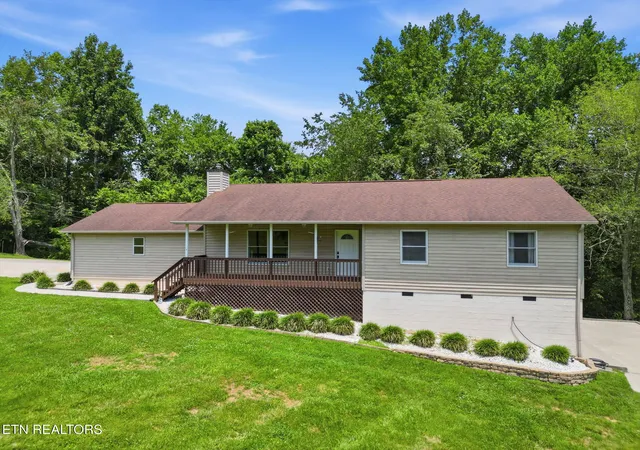 Homes for sale in Clinton, TN | 201 Windsong Rd, Clinton, TN 37716 | MLS# 1346645