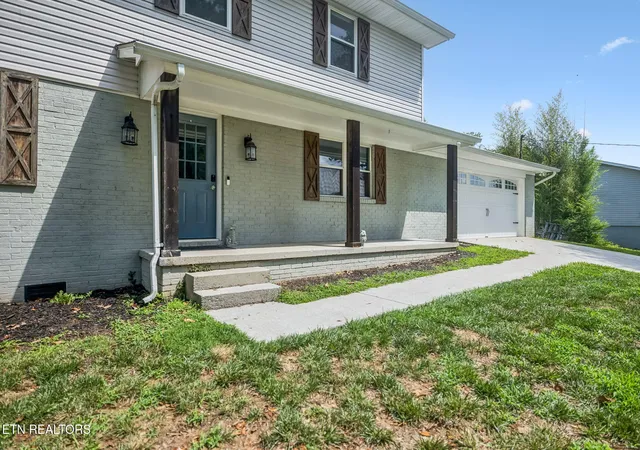 Photo 3 of Sale Pending at 1217 Lovell View Dr, Knoxville, TN 37932 | MLS# 1346722 | Listing updated on 2026-08-24