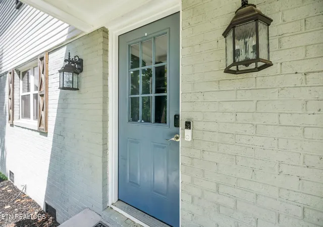 Photo 4 of Sale Pending at 1217 Lovell View Dr, Knoxville, TN 37932 | MLS# 1346722 | Listing updated on 2026-08-24