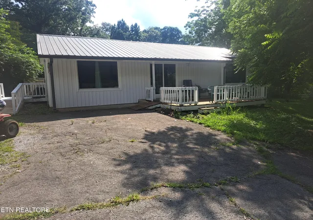 Homes for sale in Spring City, TN | 206 Lakeshire Dr, Spring City, TN 37381 | MLS# 1346623