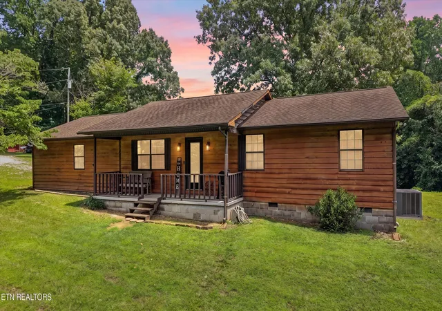 Homes for sale in Harriman, TN | 349 Fairchild St, Harriman, TN 37748 | MLS# 1346685